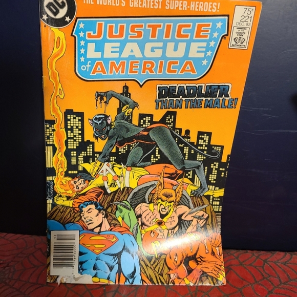 1983 DC COMICS JUSTICE LEAGUE OF AMERICA # 221 in BEASTS#black shelf 3# - Picture 1 of 6